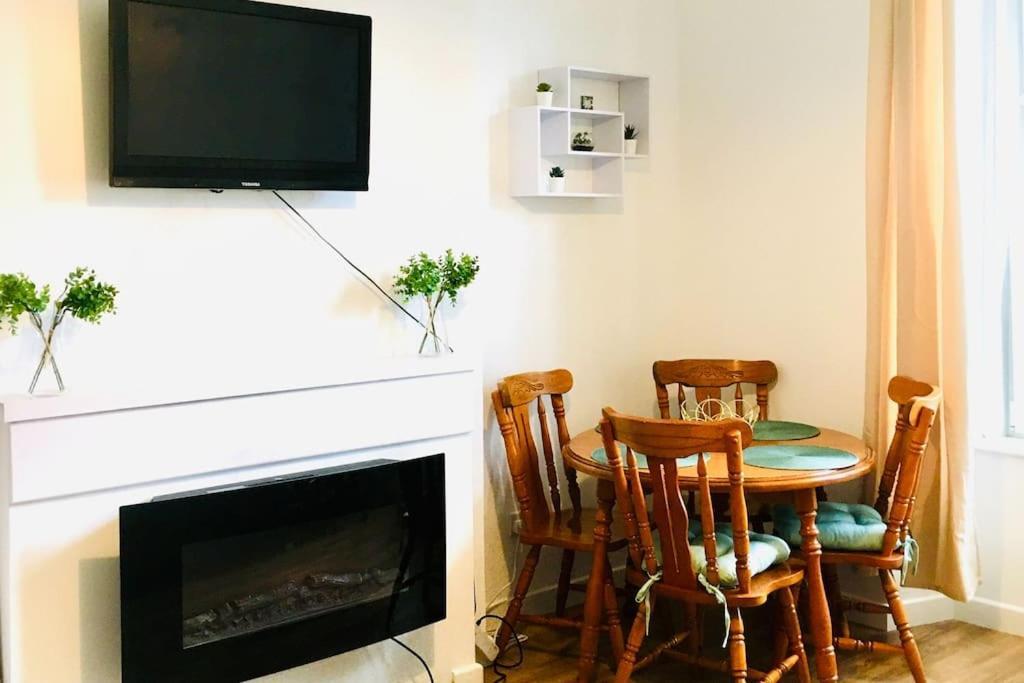 Flat 12A - Central, Modern, Bright Apartment With Free Wifi Oban Esterno foto